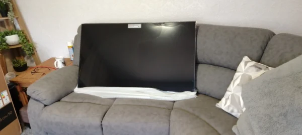 LG Smart TV NanoCell 4K Ultra HD 50 Inch, 50NANO766QA Cracked Screen - Image 3