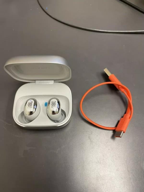 JBL Live Buds 3 Noise-canceling True Wireless Earbuds - Silver - Image 3